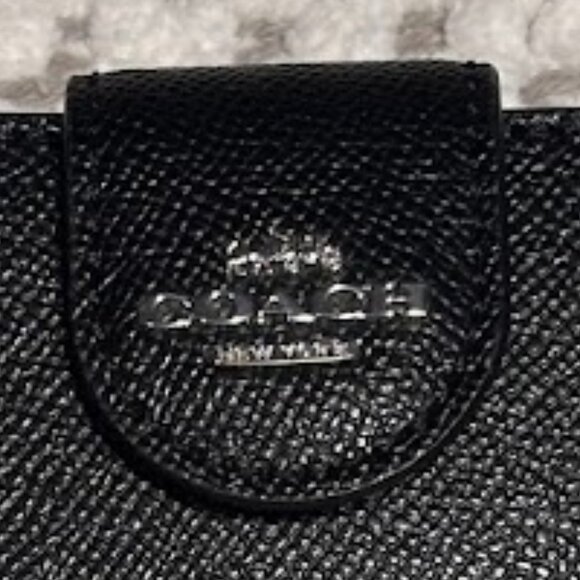 COACH Cross Grain Leather Medium Corner Zip Wallet Such Amazing Condition! EUC - Picture 2 of 16